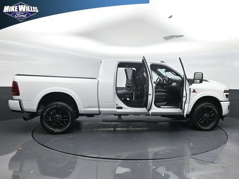 Used 2025 RAM 2500 Limited AWD/4WD image 17