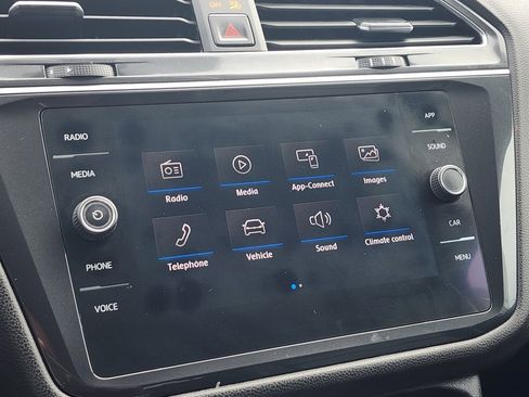 Used 2018 Volkswagen Tiguan SE image 20