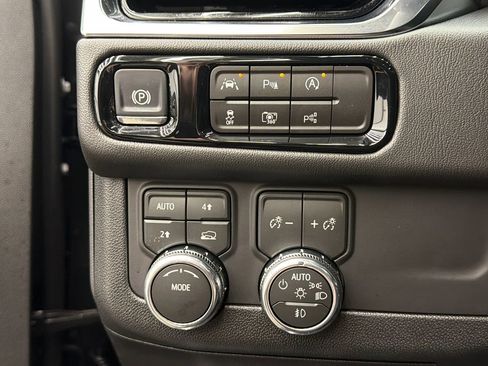 Used 2026 GMC Yukon Denali w/ Sun & Power Step Package image 28