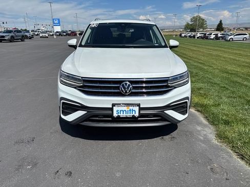 Used 2023 Volkswagen Tiguan SE w/ Panoramic Sunroof Package AWD/4WD image 8