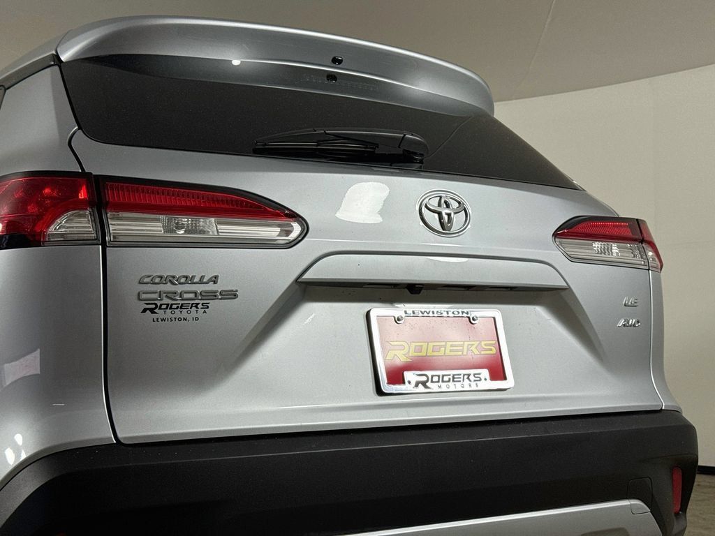 Used 2025 Toyota Corolla Cross LE AWD/4WD image 26