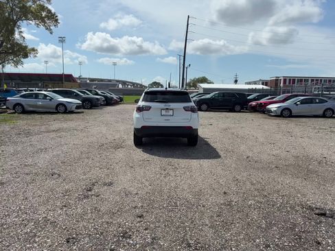 Used 2025 Jeep Compass Limited image 12