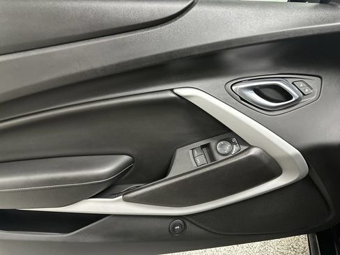 Used 2019 Chevrolet Camaro SS RWD image 11
