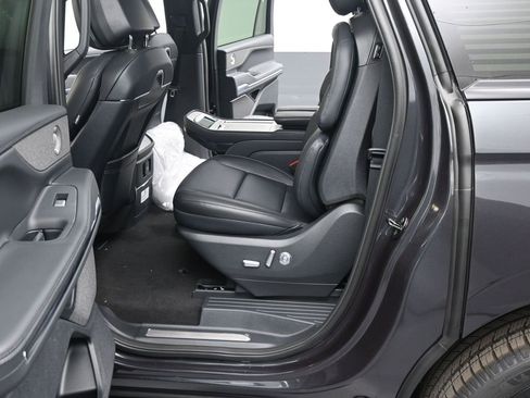 New 2025 Lincoln Navigator L Reserve w/ Jet Appearance Package image 11