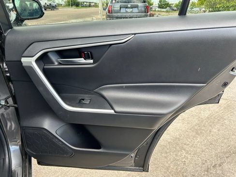 Used 2022 Toyota RAV4 XLE AWD/4WD image 29