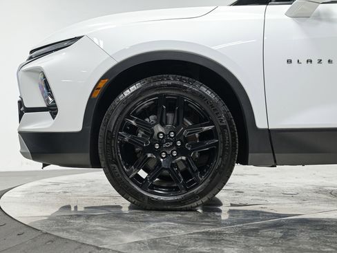 Used 2023 Chevrolet Blazer LT image 3