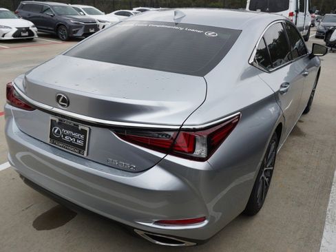 Used 2025 Lexus ES 350 w/ Premium Package image 3
