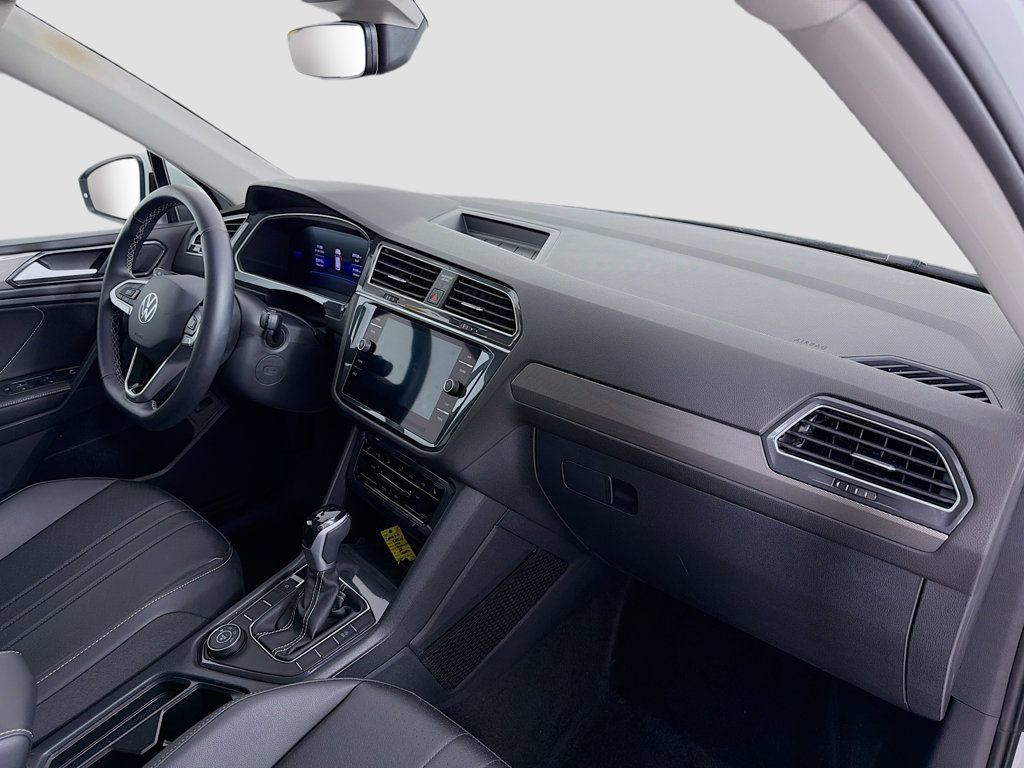Used 2024 Volkswagen Tiguan SE w/ Panoramic Sunroof Package AWD/4WD image 29