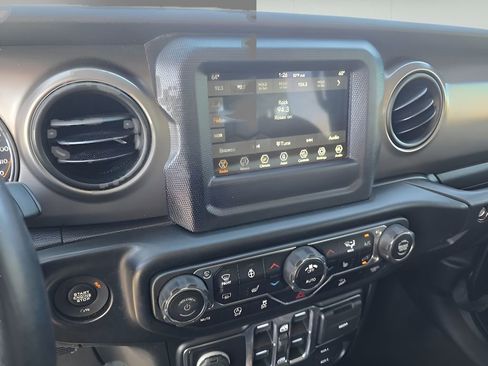 Used 2020 Jeep Wrangler Unlimited Sport image 23