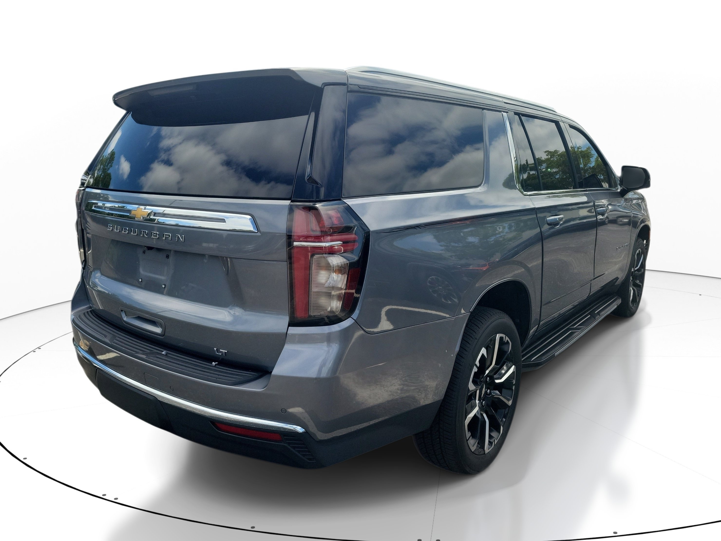 Used 2022 Chevrolet Suburban LT w/ Luxury Package AWD/4WD image 9