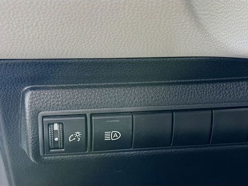 Used 2022 Toyota Corolla LE FWD image 19