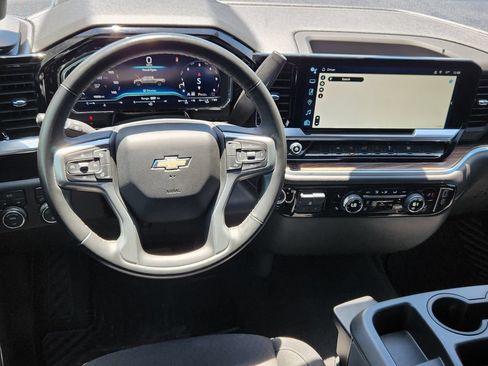 Used 2025 Chevrolet Silverado 1500 LT AWD/4WD image 11