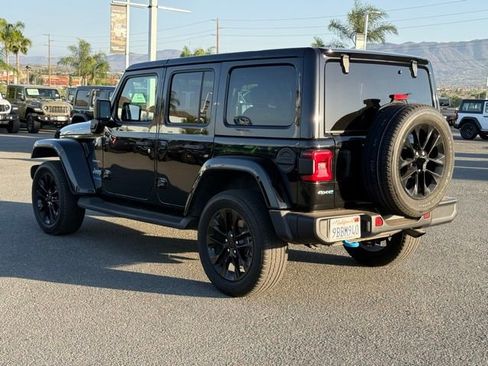 Used 2022 Jeep Wrangler Unlimited Sahara AWD/4WD image 2