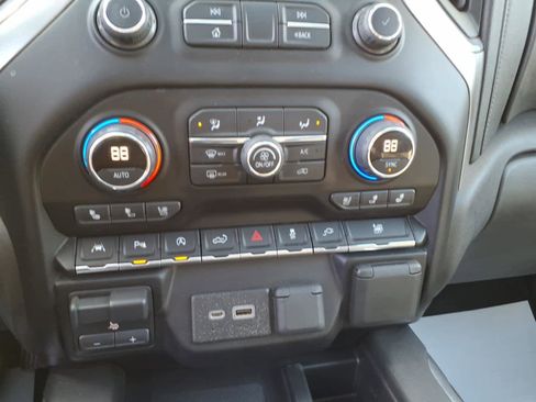 Used 2020 Chevrolet Silverado 1500 LTZ w/ LTZ Premium Package AWD/4WD image 18