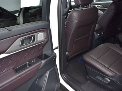 Used 2025 Ford Explorer Platinum w/ Ultimate Package image 13