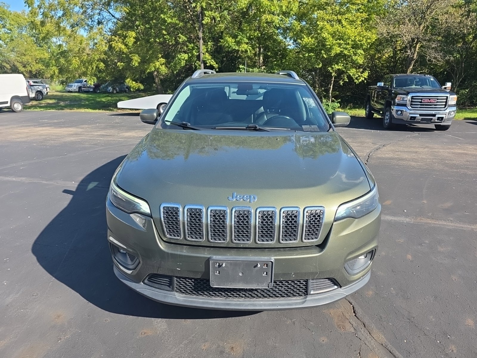 Used 2019 Jeep Cherokee Latitude Plus w/ Cold Weather Group AWD/4WD image 2