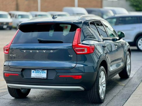 Used 2021 Volvo XC40 T4 Momentum FWD image 5