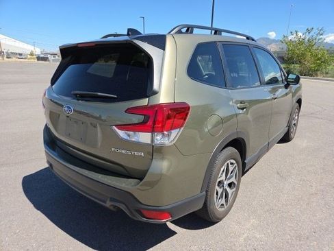 Used 2024 Subaru Forester Premium AWD/4WD image 3
