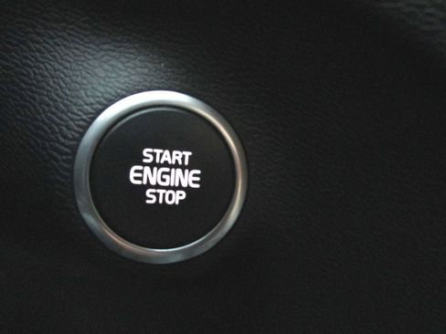 Used 2020 Volvo XC40 T5 Momentum w/ Protection Package Premier image 28