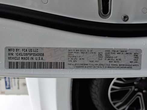 Certified 2023 Jeep Wagoneer L Series II AWD/4WD image 31