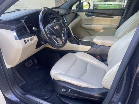 Used 2018 Cadillac XT5 FWD image 10