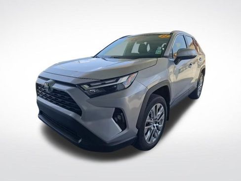 Used 2022 Toyota RAV4 XLE Premium FWD image 4