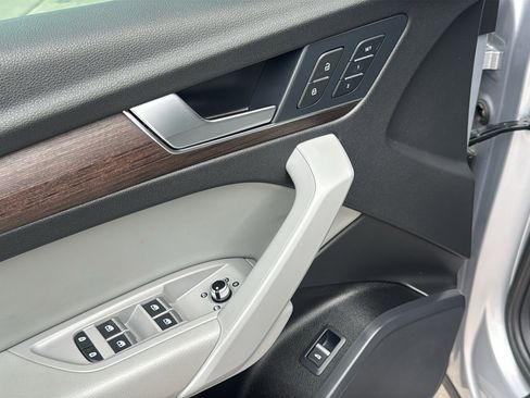 Used 2022 Audi Q5 2.0T Premium w/ Convenience Package image 13