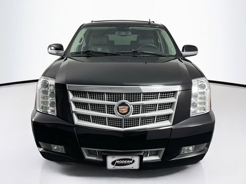 Used 2014 Cadillac Escalade Platinum image 4