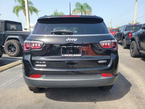Used 2023 Jeep Compass Latitude AWD/4WD image 5
