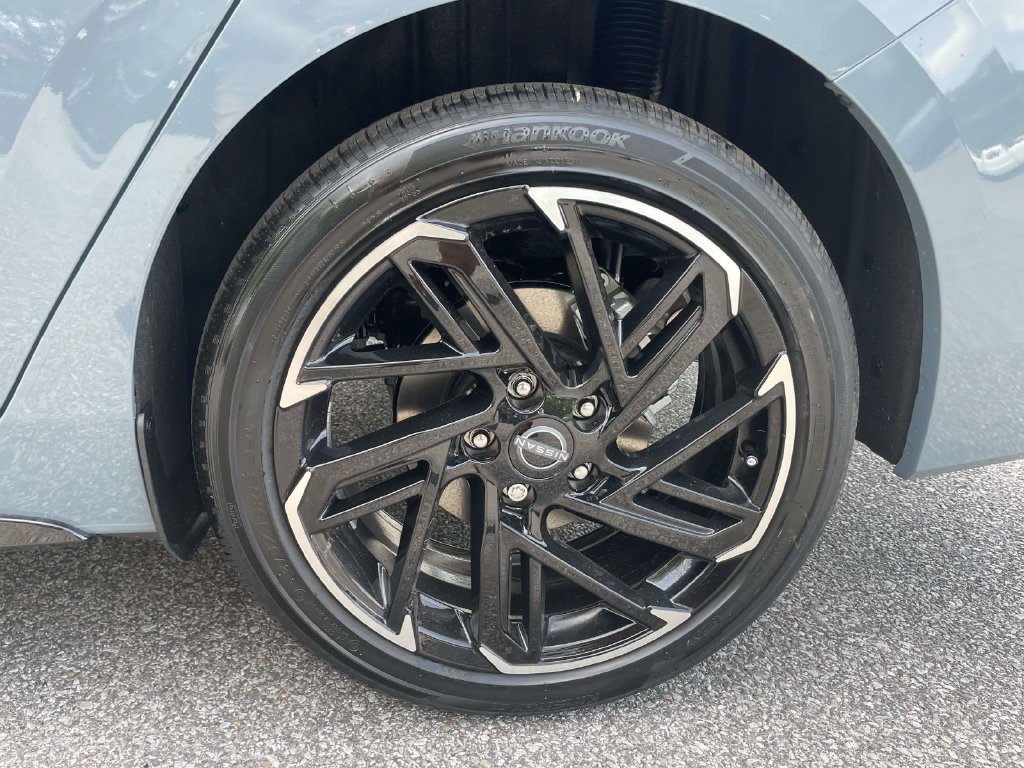 New 2026 Nissan Sentra SR w/ SR Premium Package FWD image 7