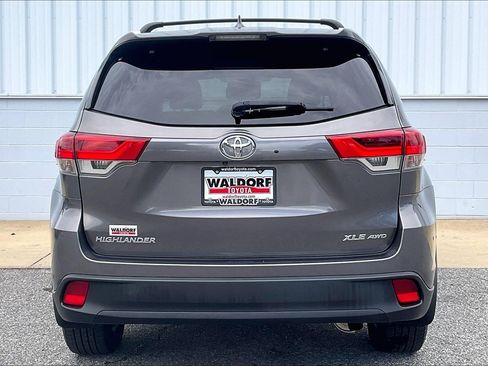 Used 2018 Toyota Highlander XLE AWD/4WD image 5