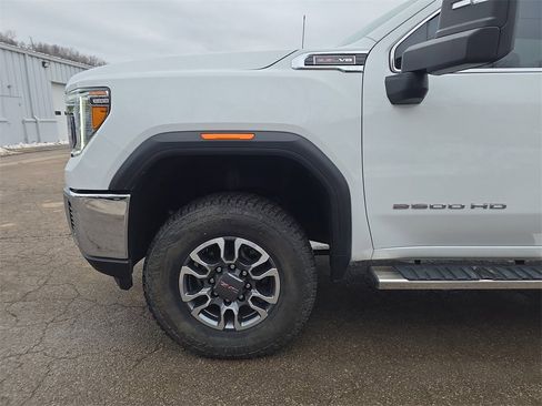 Used 2023 GMC Sierra 2500 SLE w/ Remote Start Package image 8