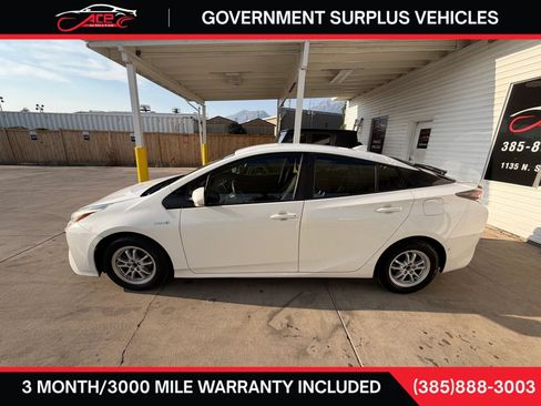 Used 2017 Toyota Prius Two w/ Prius Two Safety Plus Package FWD image 4