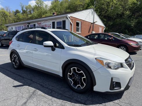 Used 2017 Subaru Crosstrek 2.0i Premium AWD/4WD image 3