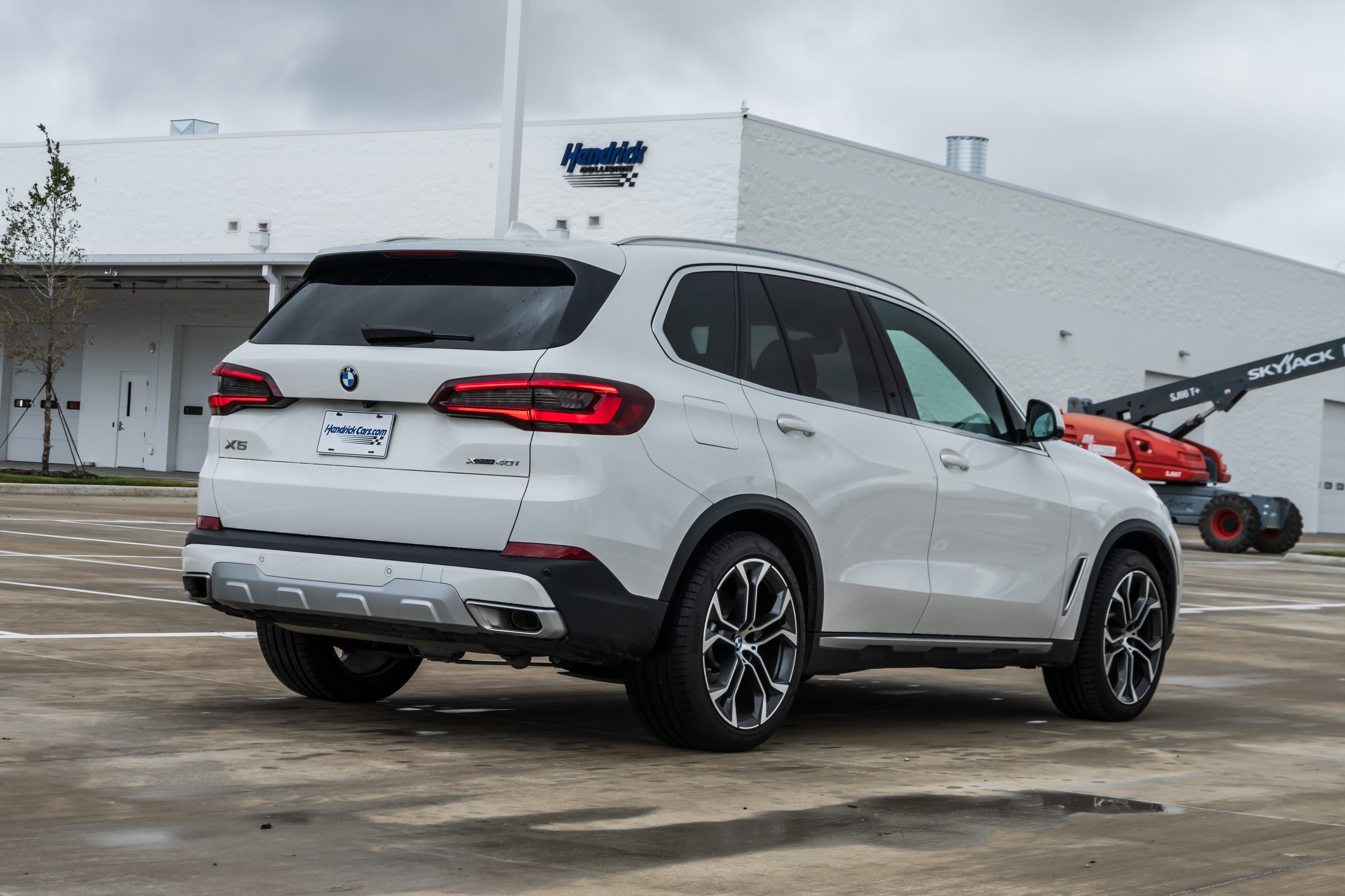 Used 2023 BMW X5 xDrive40i w/ Parking Assistance Package AWD/4WD image 9