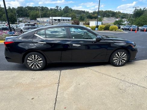 Used 2025 Nissan Altima 2.5 SV FWD image 6
