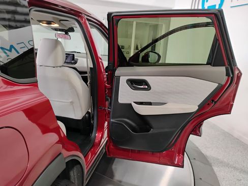 Used 2023 Nissan Rogue SV FWD image 47
