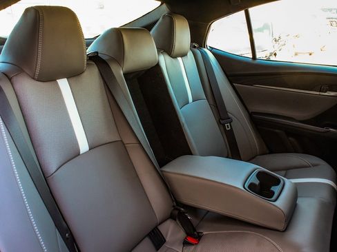 Used 2025 Toyota Camry SE image 35