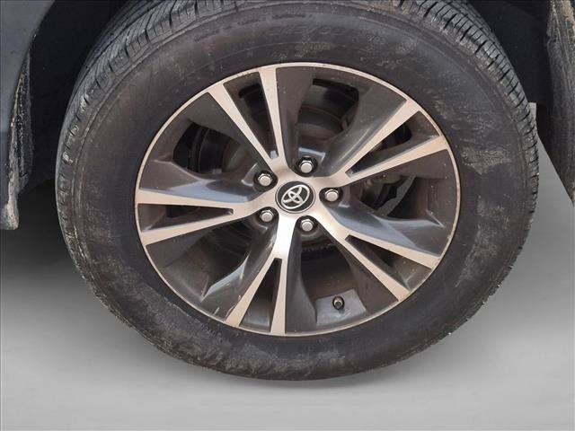 Used 2019 Toyota Highlander Plus FWD image 16