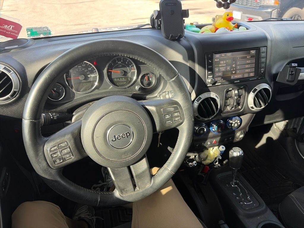 Used 2016 Jeep Wrangler Unlimited Sahara w/ Dual Top Group AWD/4WD image 5