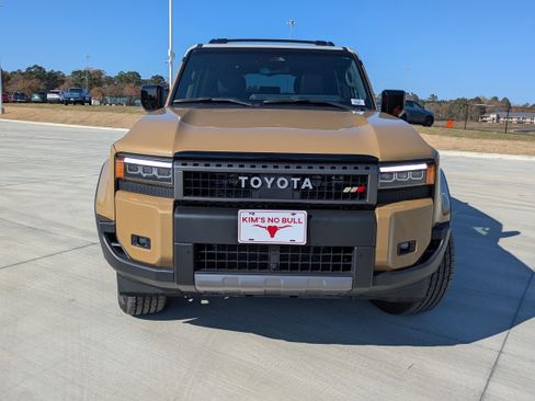 Used 2025 Toyota Land Cruiser image 2