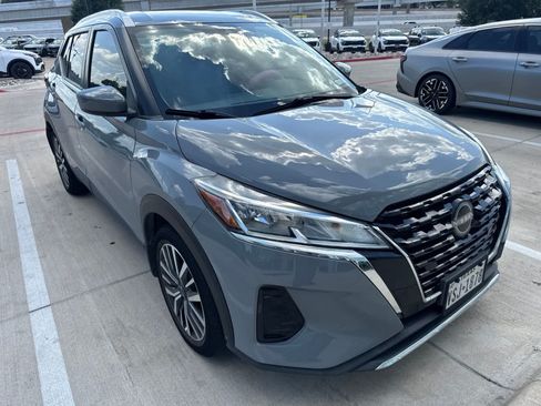 Used 2022 Nissan Kicks SV FWD image 3
