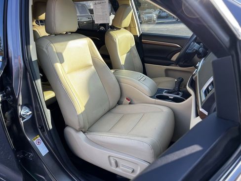 Used 2018 Toyota Highlander Limited image 20