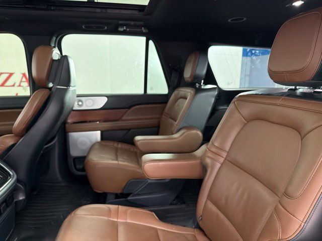 Used 2022 Lincoln Navigator L Reserve AWD/4WD image 27