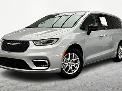 Used 2024 Chrysler Pacifica Touring-L