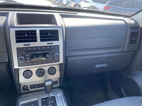 Used 2011 Dodge Nitro SE image 13