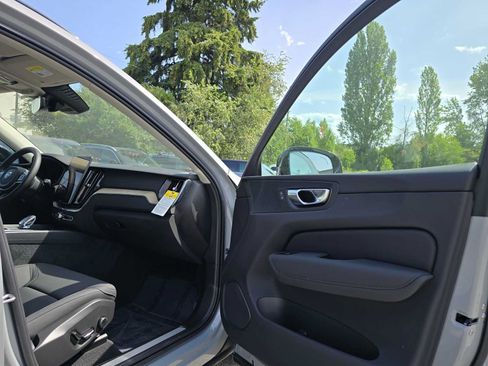 Used 2026 Volvo XC60 B5 Core AWD/4WD image 11