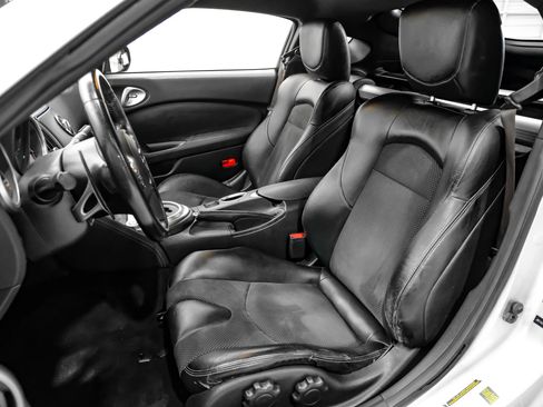 Used 2013 Nissan 370Z Touring w/ Sport Pkg RWD image 22