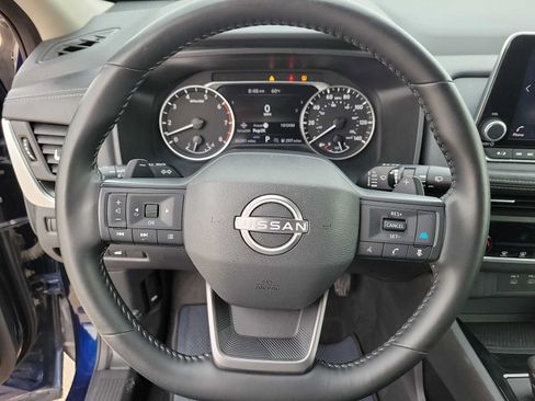 Used 2025 Nissan Rogue SV AWD/4WD image 19