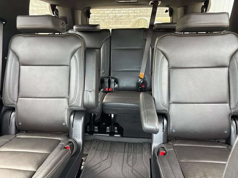 Used 2024 Chevrolet Tahoe High Country AWD/4WD image 12